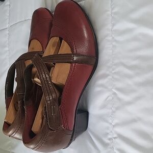 "Earth" leather dress shoes